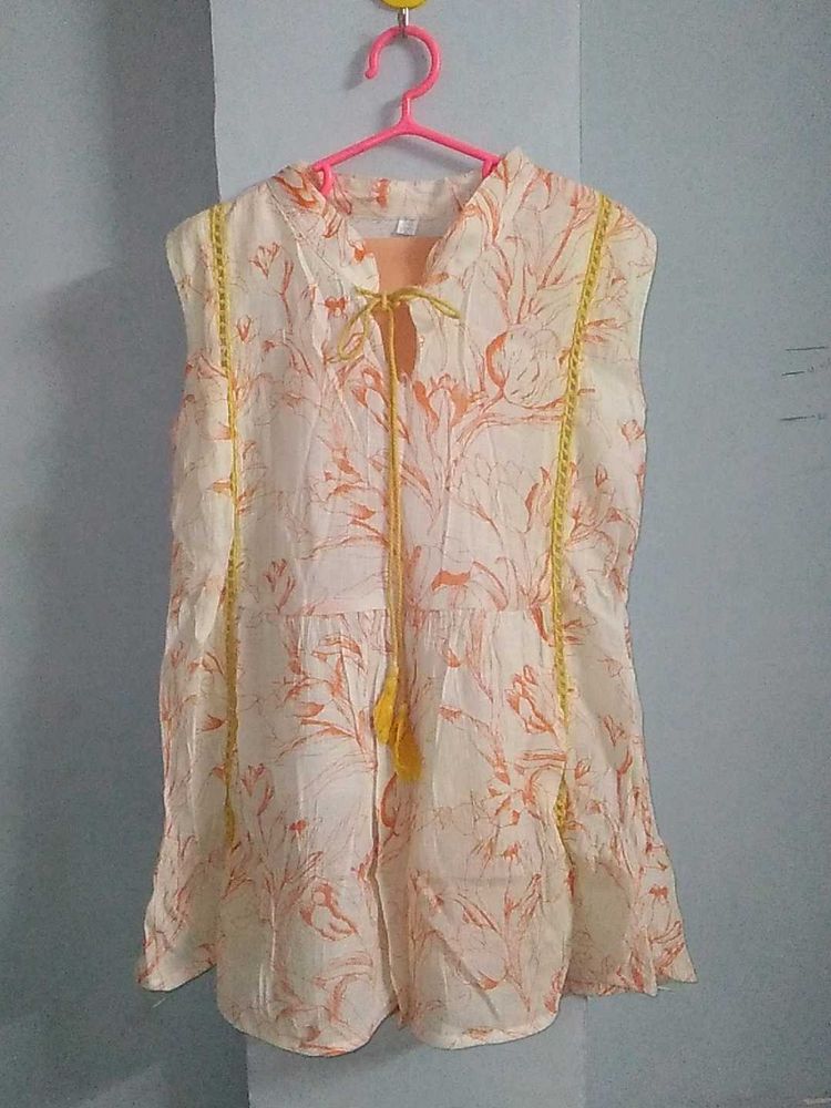 Floral Sleeveless Top And Legging Set.