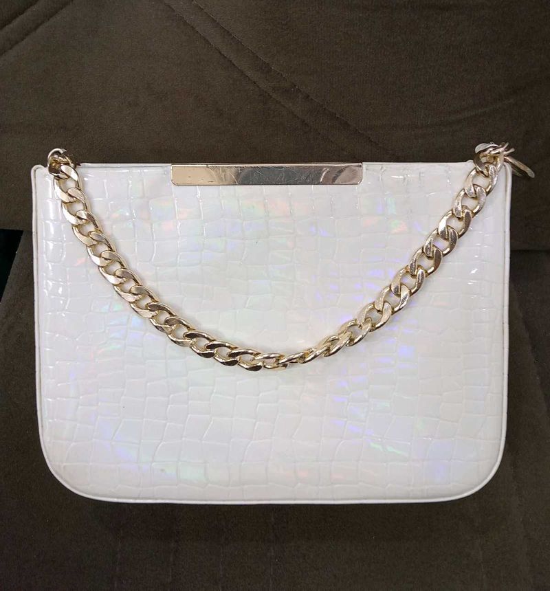 Chic White Handbag Solid Pattern