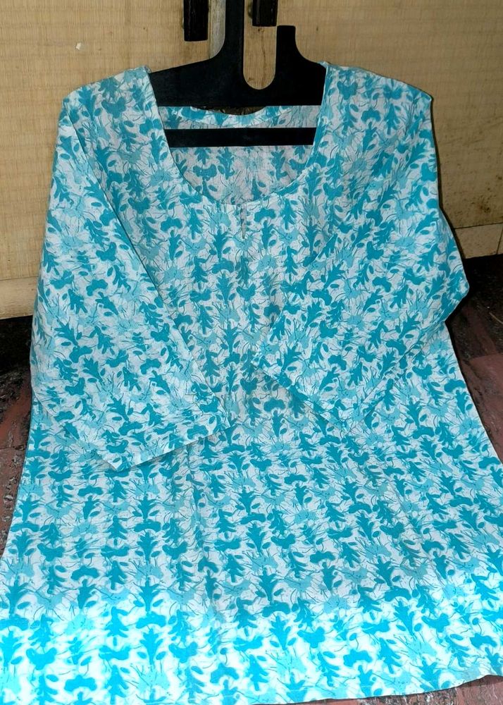 Blue &amp; White Botanical Print Top