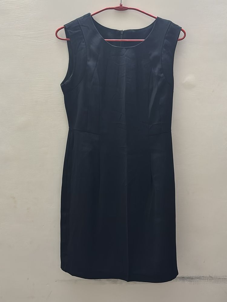 Black Sleeveless Dress