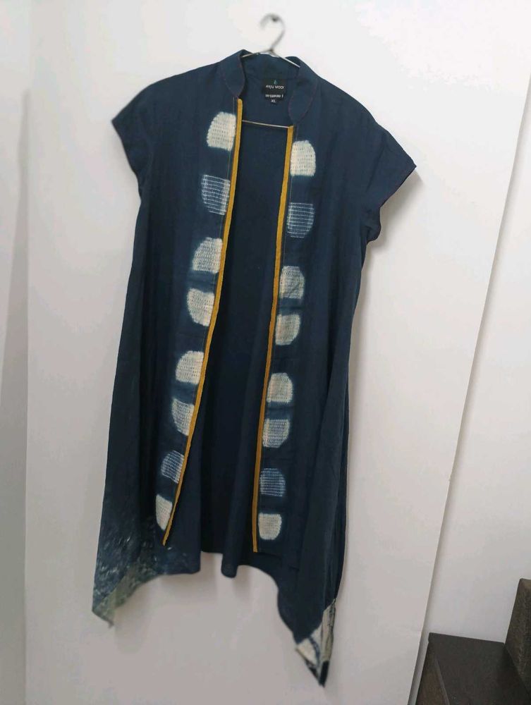 Beautiful Indigo Printed Sleeveless Long Shrug
