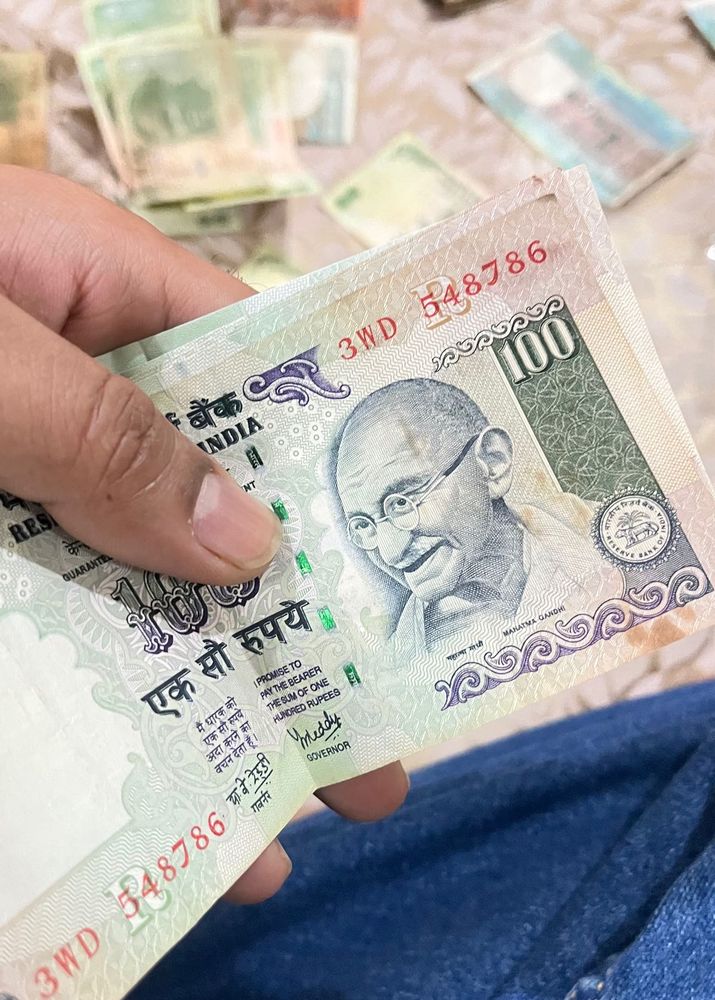 100 Indian Rupees (786)