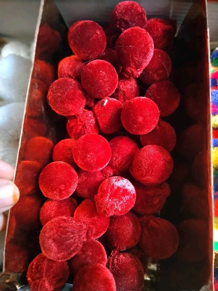 Croatia Thread And Velvet Balls