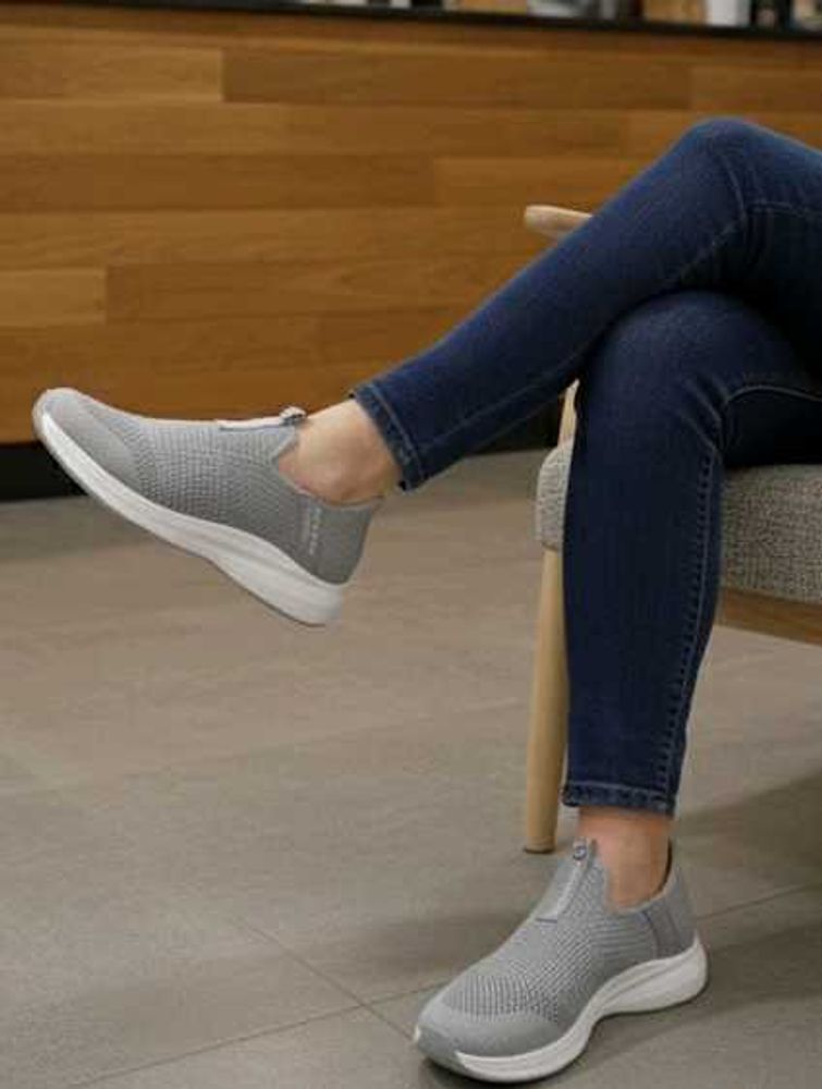 Women&#39;s Slip in sneakers Size 5 🔥