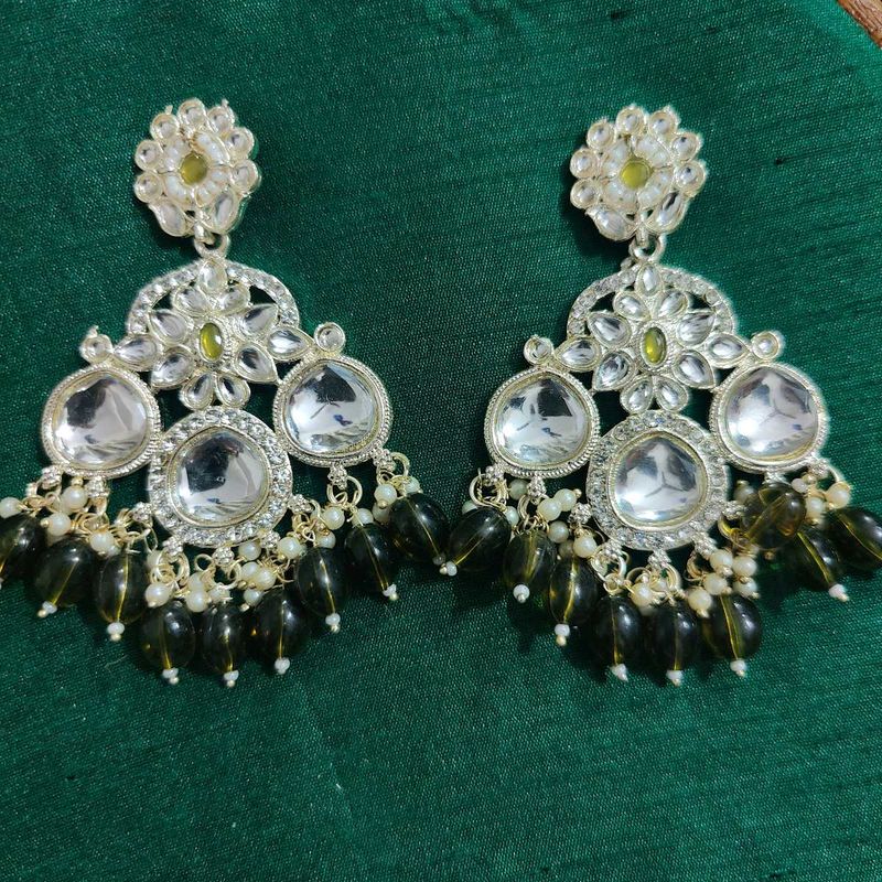 Elegant Kundan Mehandi Colour Earrings