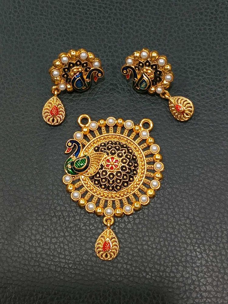 MS Pendal With Earrings