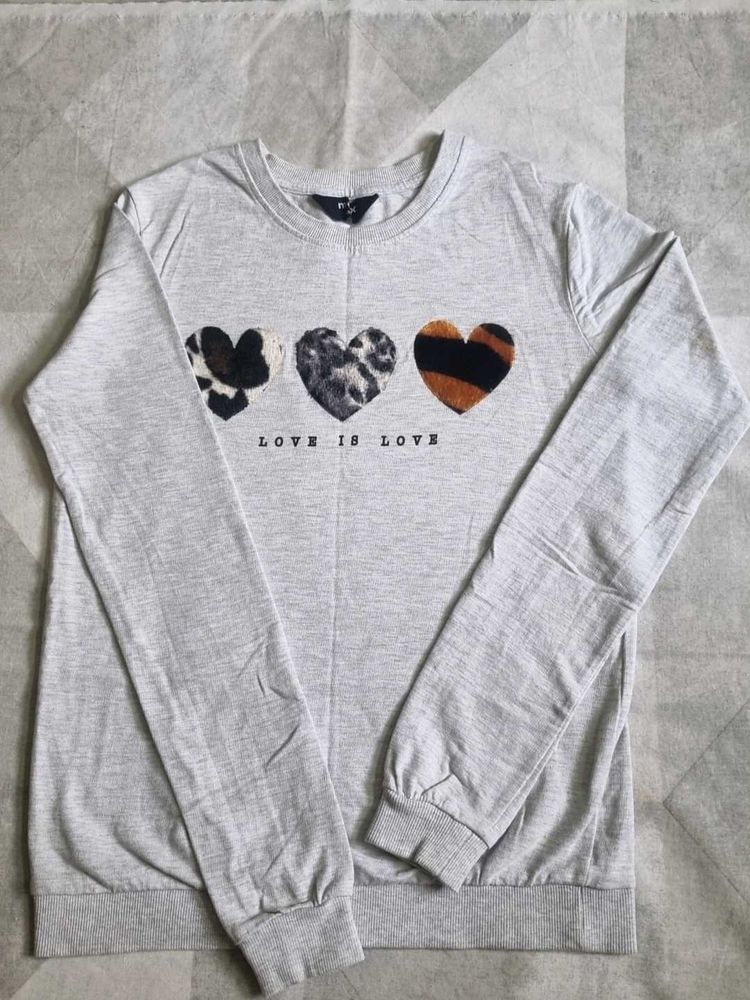 Hearty Pattern Grey Sweatshirt