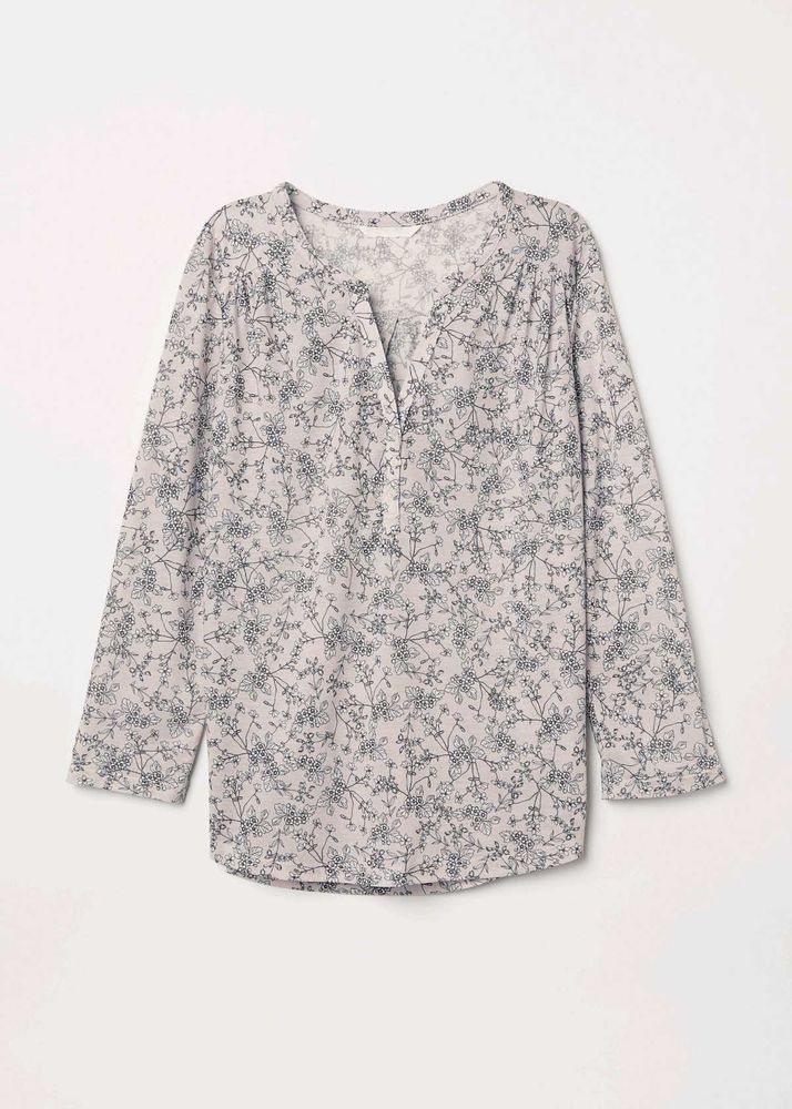H&amp;M V-neck Top 🌺