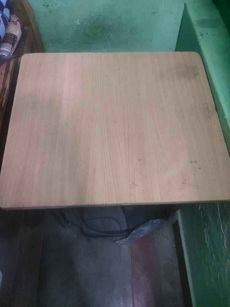 Computer Table With Only One Wheel Broken