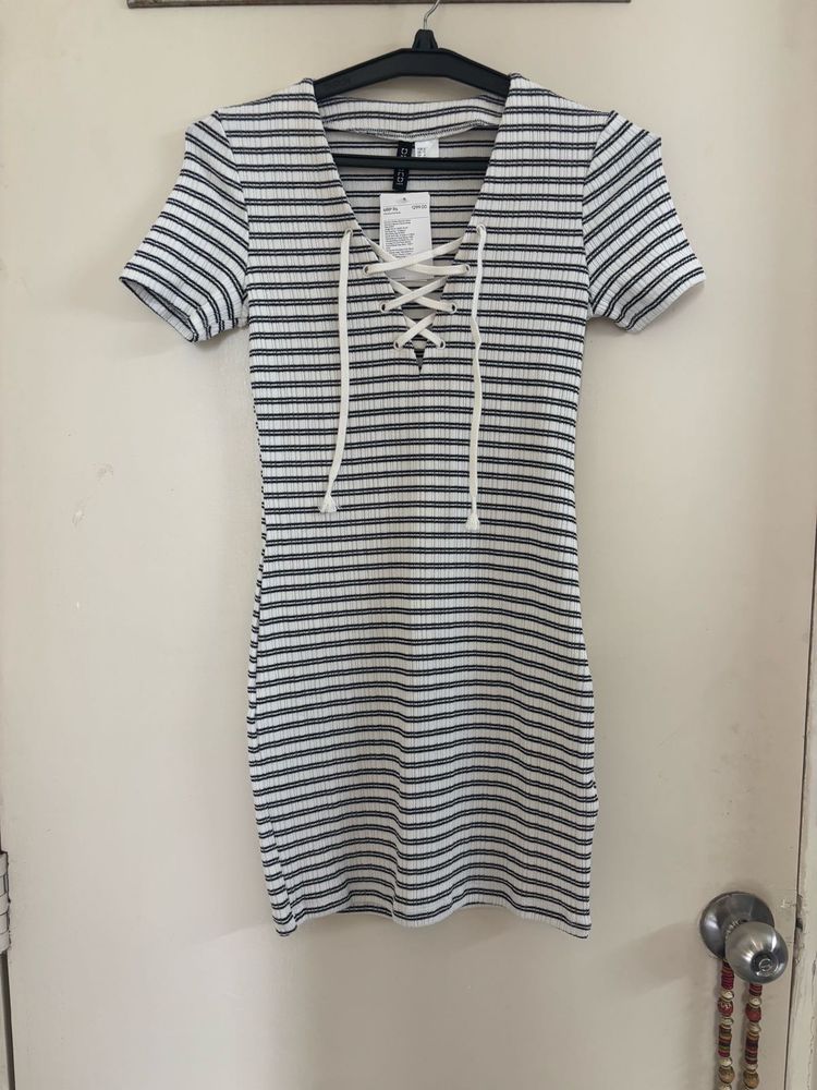 H&amp;M LACING-DETAIL BODYCON DRESS