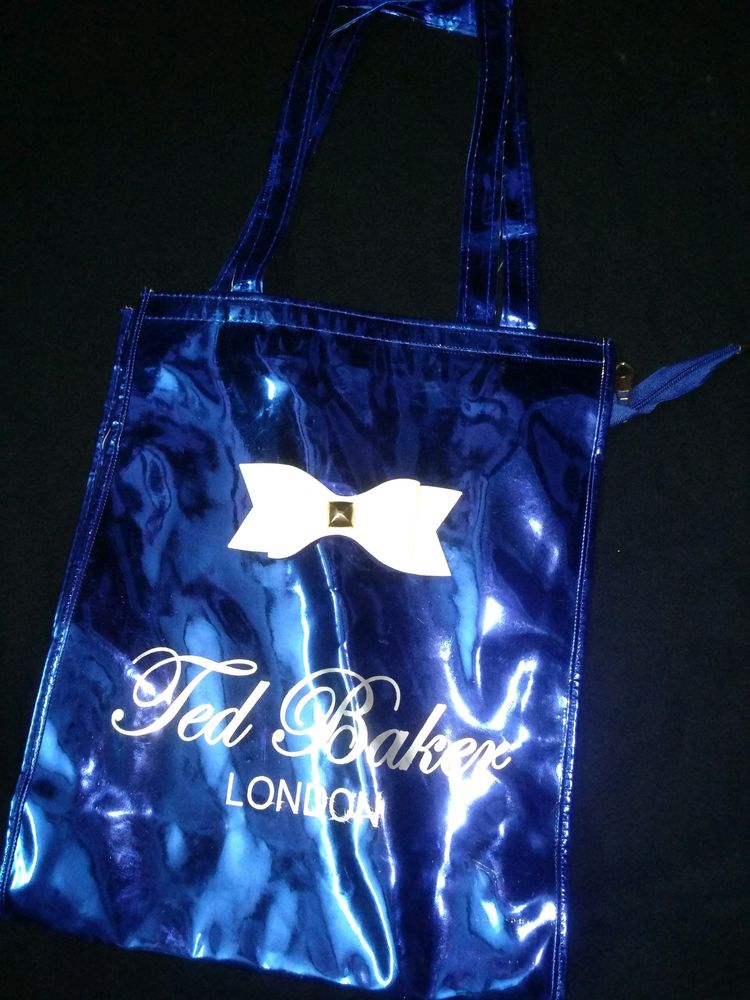 Ladies hand bag