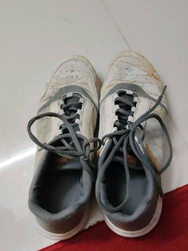 Used Sport Shoes