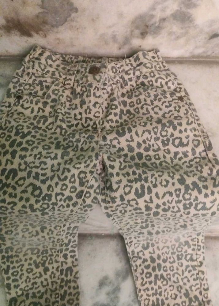 Leopard Print Girls Jeans lenght/26 hip/20