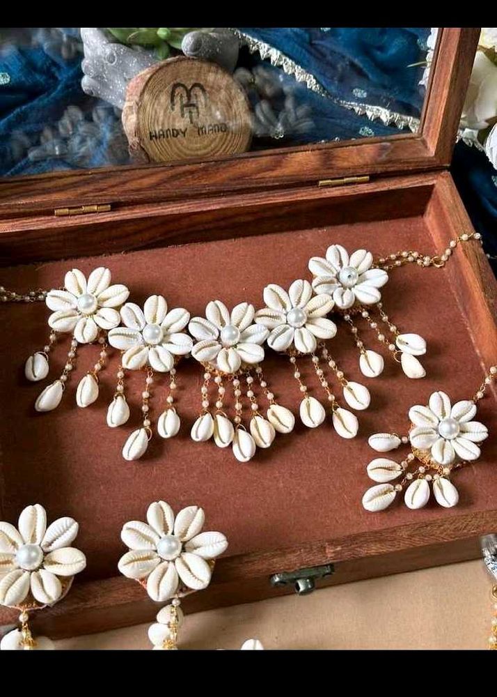 Cowrie Shell (समुद्री शंख) ज्वेलरी सेट्स