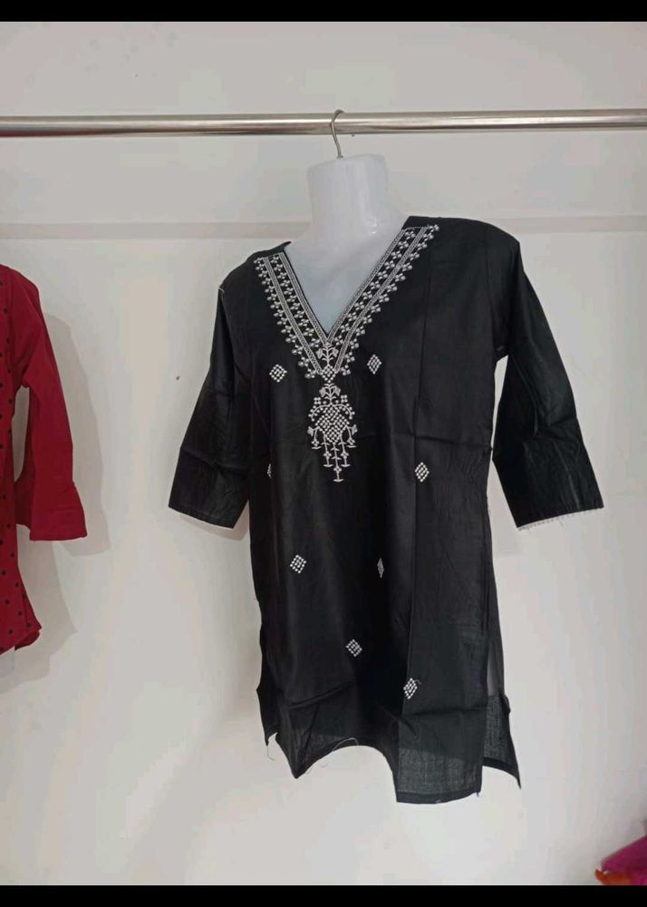 Elegant Black Embroidered Kurta