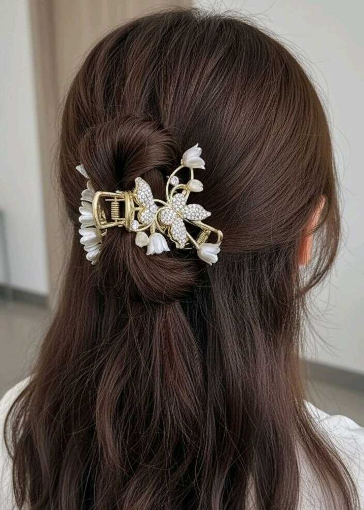 Pearl Flower Hair Claw Clip