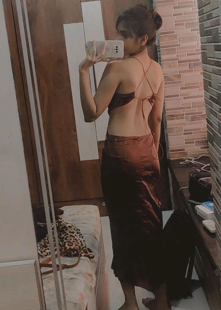 Chic Burgundy Cutout Midi Dress