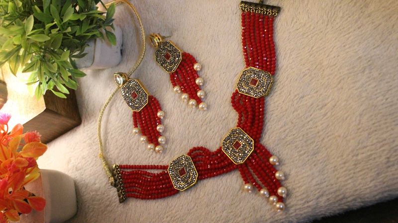 Red Beaded Jewelry Set