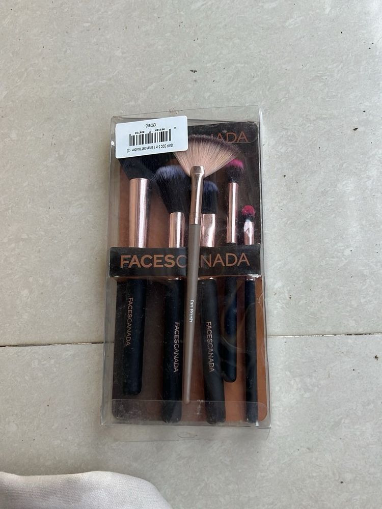 Faces Canada Brush Set