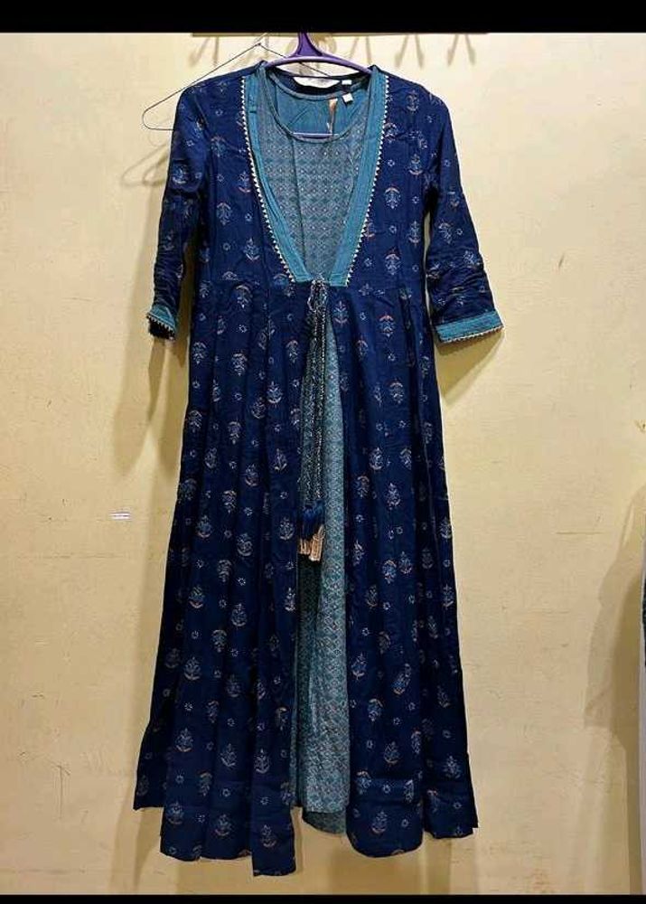 Avaasa Printed A-line Kurta With Jacket