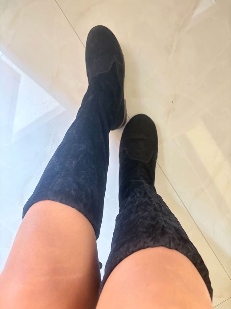 Stylish Black Over-the-Knee Boots