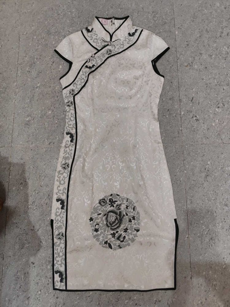 White And Black Embroided Traditional Cheongsam