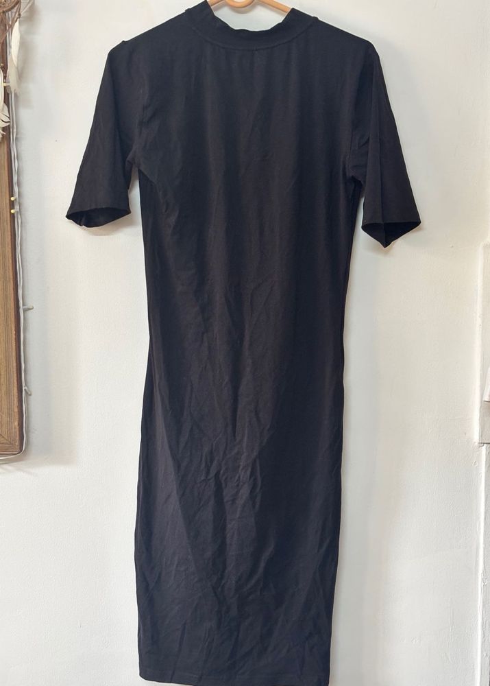 HERE &amp; NOW Classic Black Midi Dress