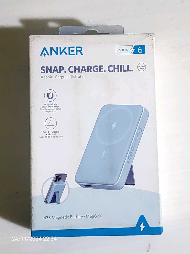Anker Magnetic Wireless Powerbank 633. Blue color.