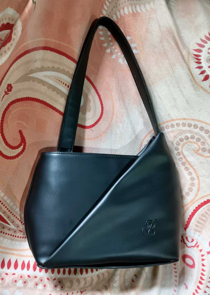 Black Classy Shoulder Bag