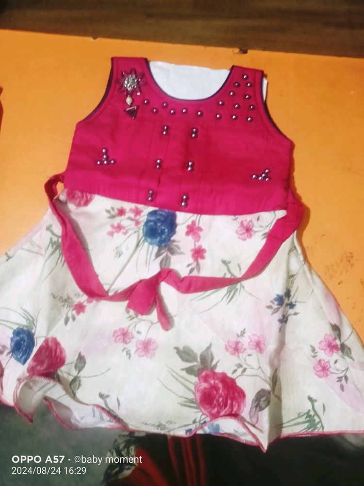 We sell small children&#39;s clothes, our shop is