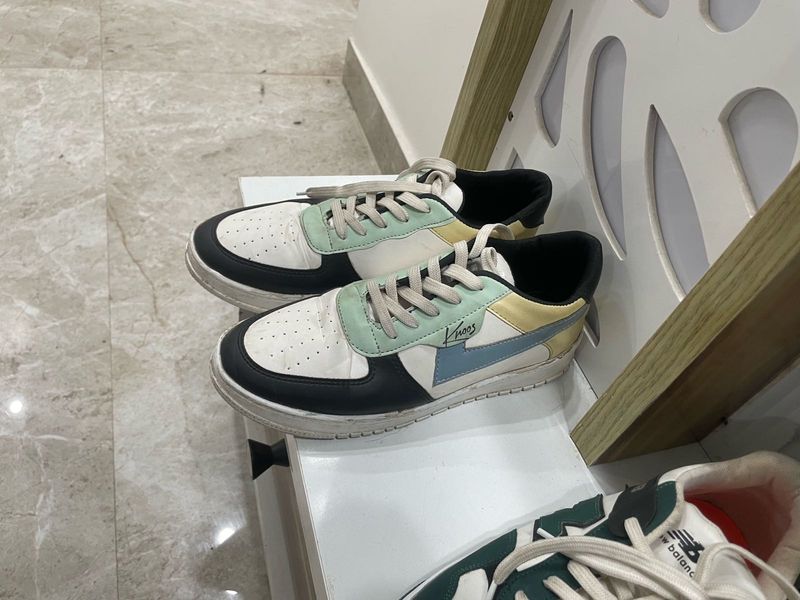 Knoos Stylish Sneakers
