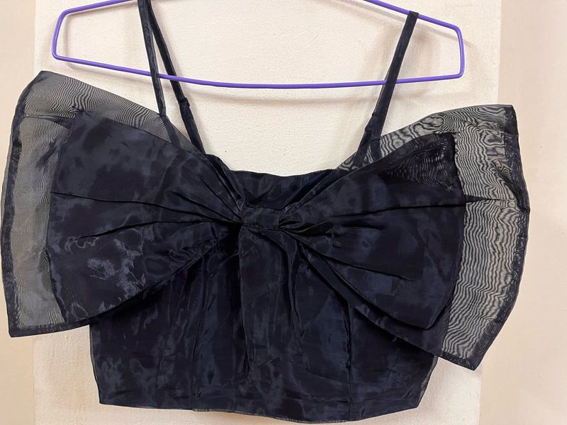 Chic Black Bow Crop Top