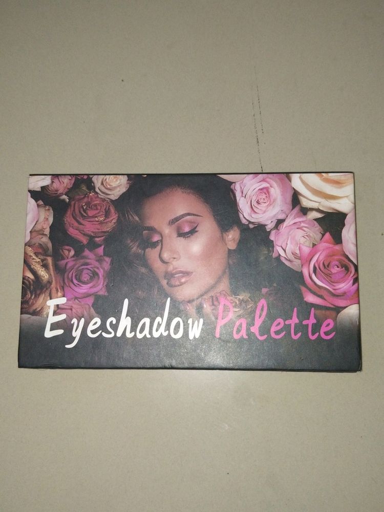 Combo-Eyeshadow Palette And Makeup Brushes