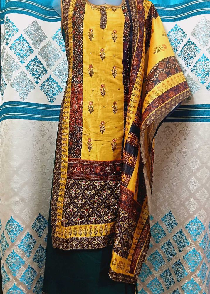 Elegant Mustard Yellow Side.dori Pattern Dress