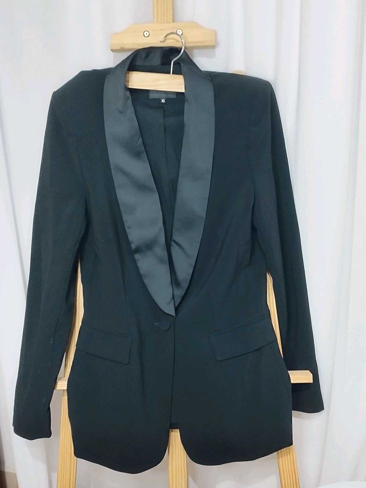 Chic Black Blazer
