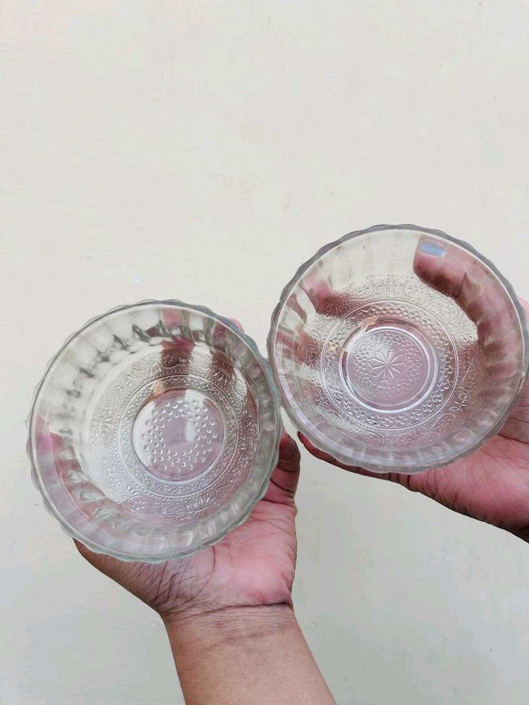 2 Glass Bowls 🥣