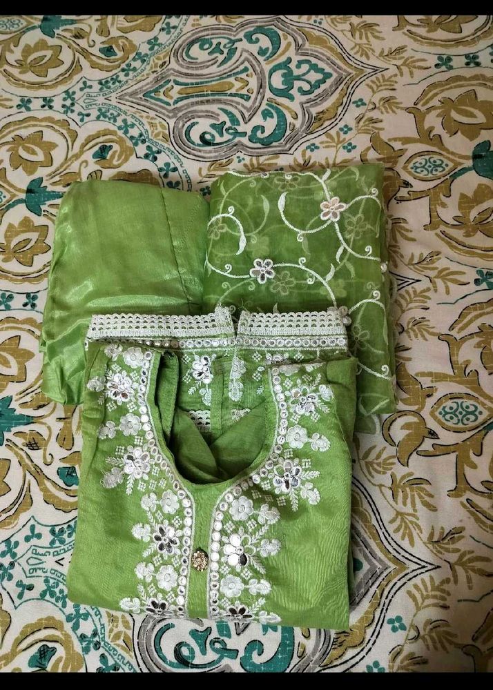 Elegant Green Embroidered Kurta Set
