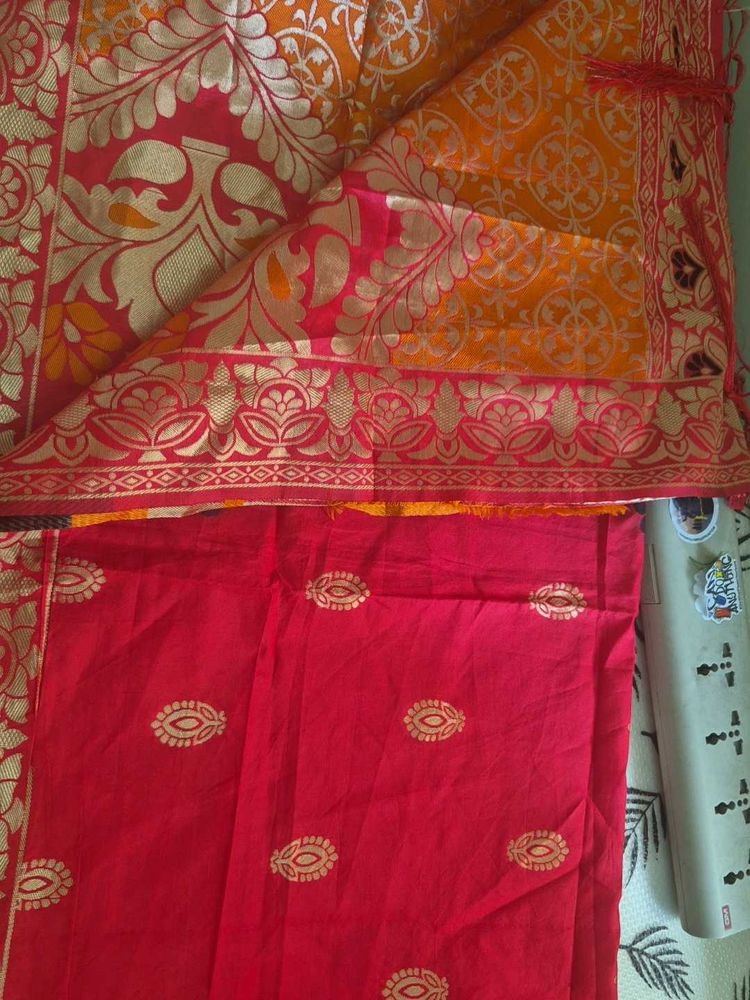 Red dupatta