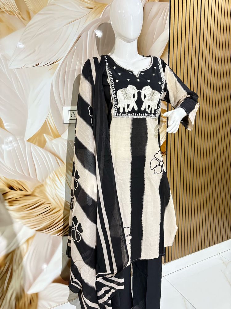 Black &amp; Beige Embroidered Salwar Kameez
