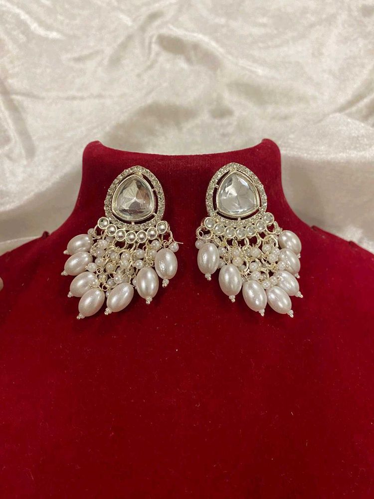 Kundan Earrings with white pearls