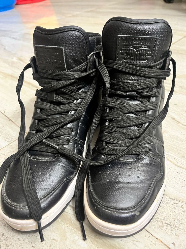 Levi&#39;s High-Top Sneakers