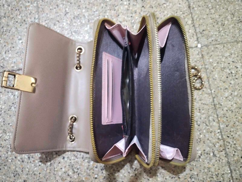 Chain Strap Crossbody Wallet