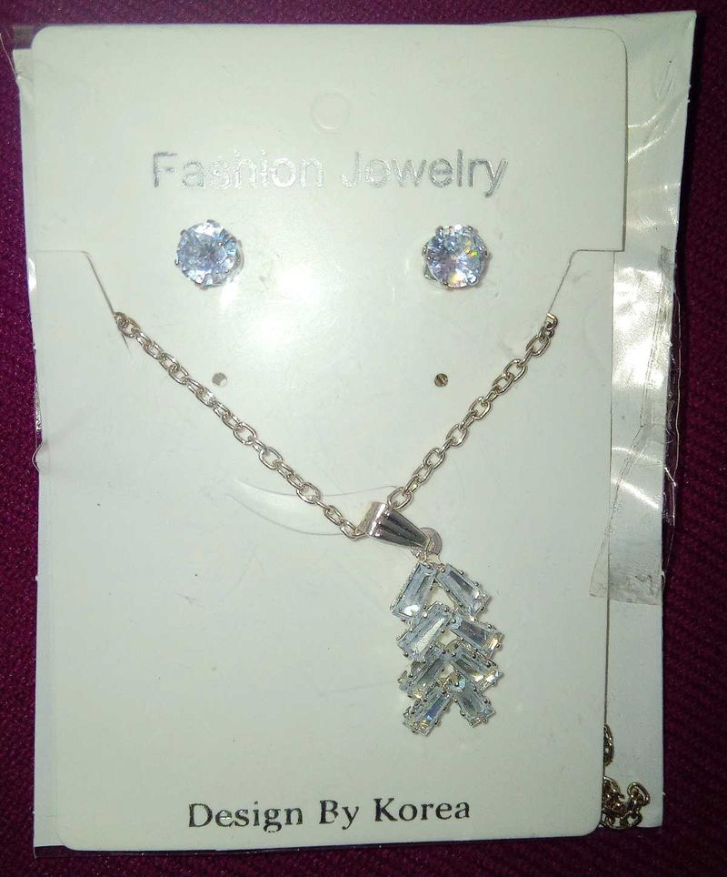 Trendy Pendant Chain with Matching Earrings