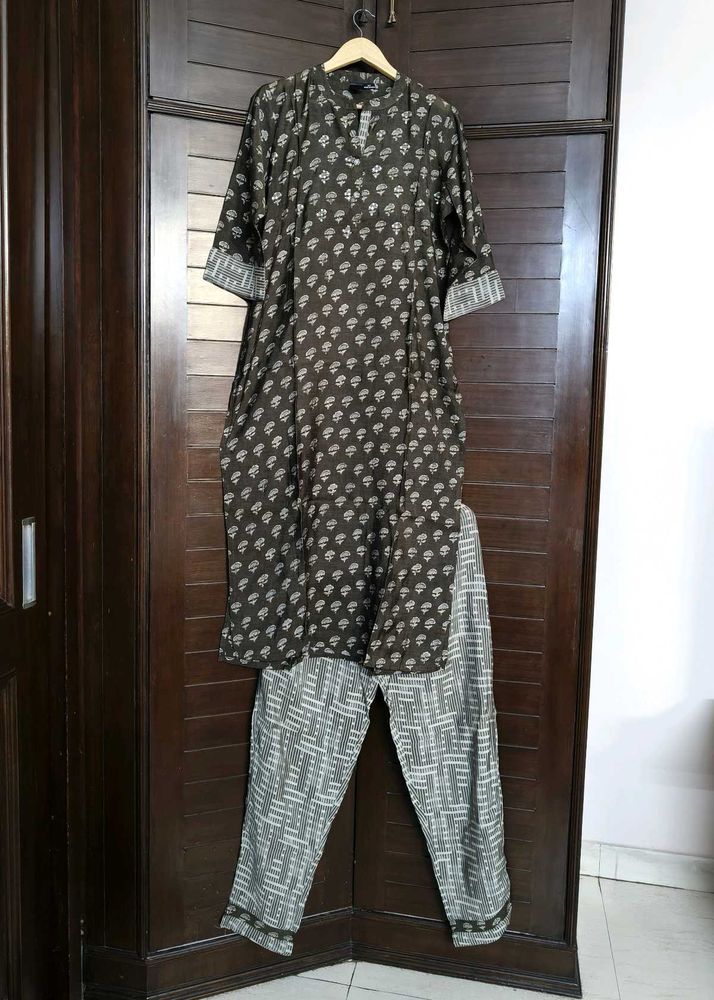 Aura Women Olive Green Embellished Silk Kurta Set