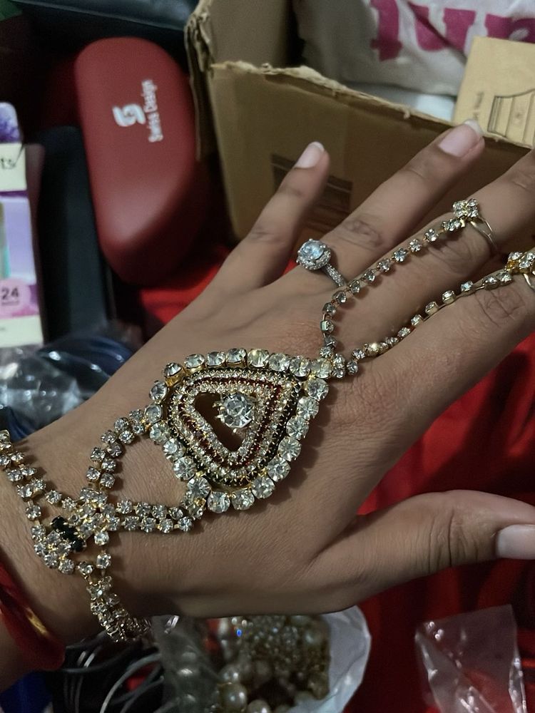 Sparkling Hand Harness