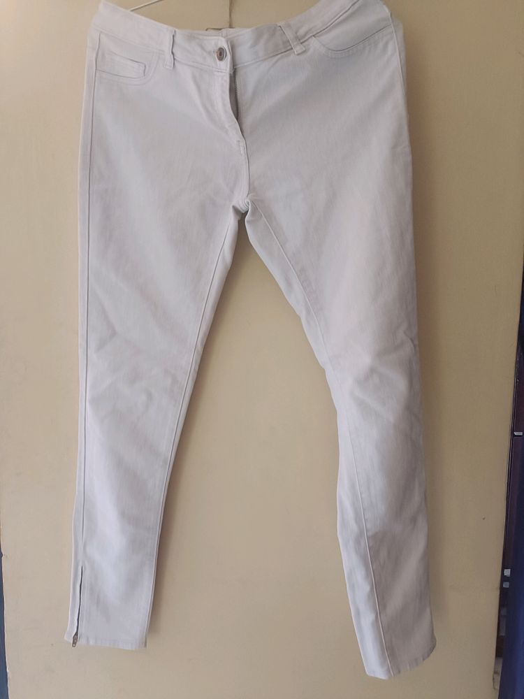 White Denim Jeans With Zipper