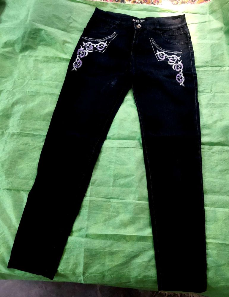 2 Denim Jeans, 5 Dupatta, 1 Top Only 200rs