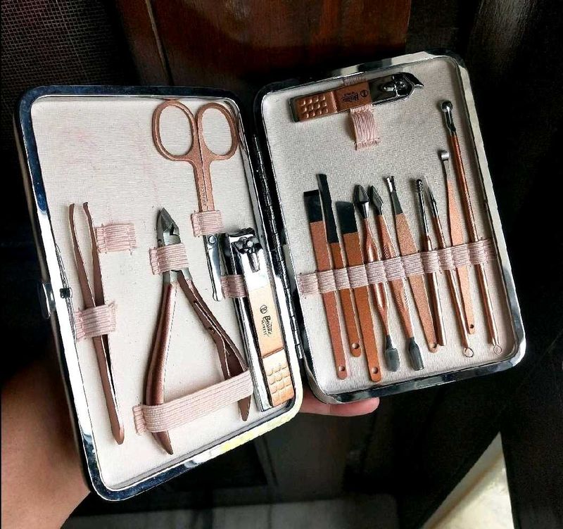 Rosegold Manicure Pedicure Kit