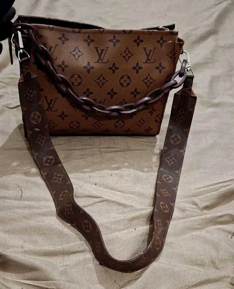 Louis Vuitton (Non Authentic)