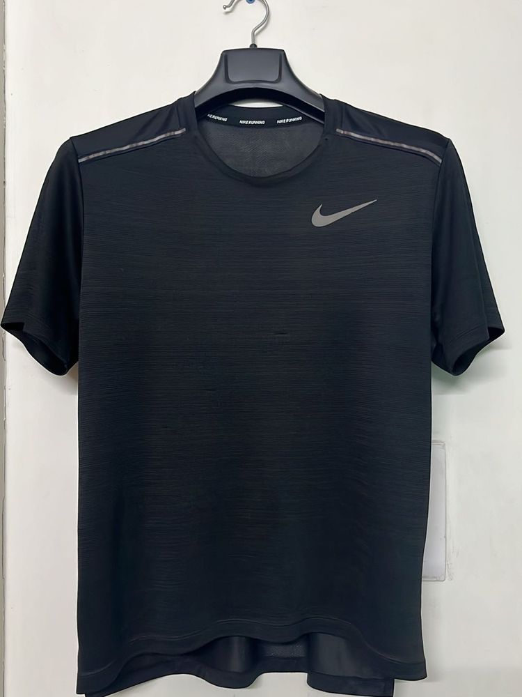 AUTHENTIC NIKE DRI-FIT RUNNING SOLID BLACK TSHIRT